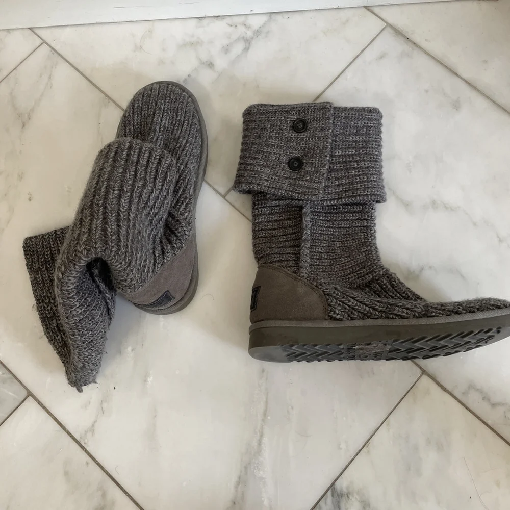 Like new UGG Australia Classic Cardy Cable Knit Gray Knee-High Boots size 8 - Picture 8 of 11